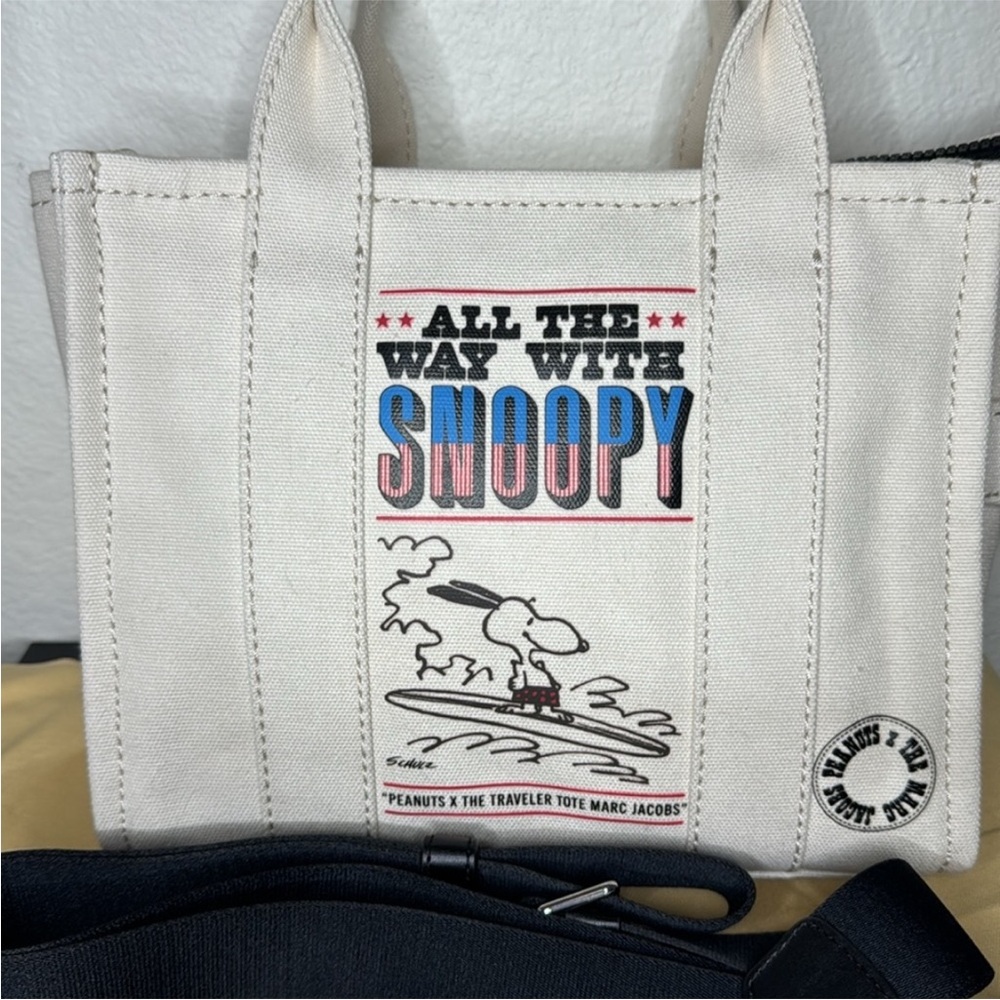 NWT Marc Jacobs x Peanuts Collab
NWT
Small The ToteBag